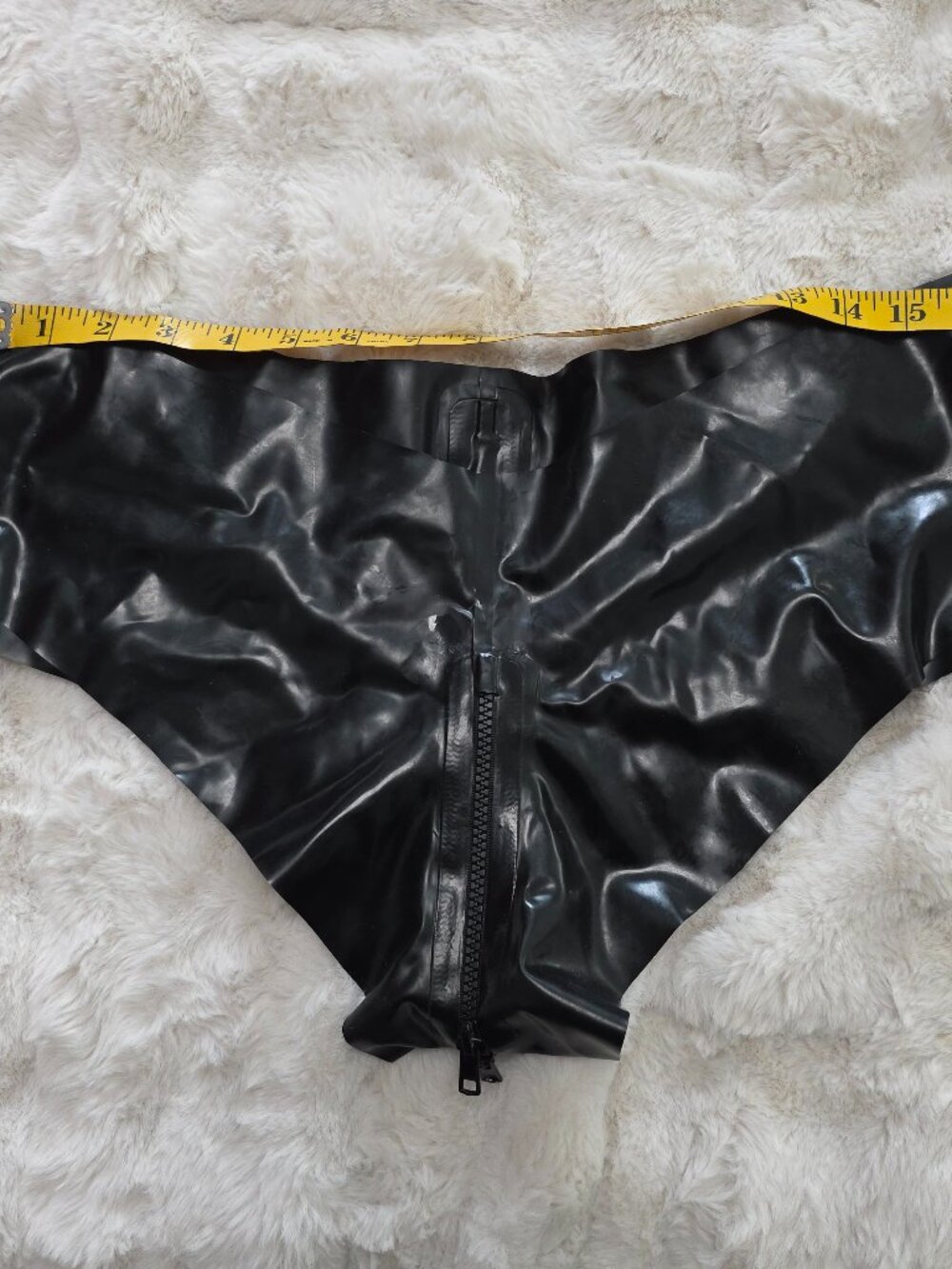 Latex panties / boyshorts with zipper